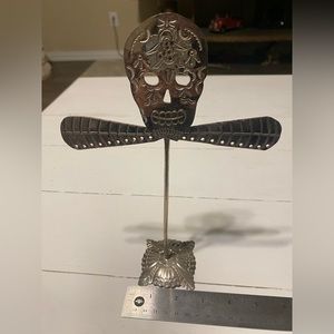 Skull earring holder